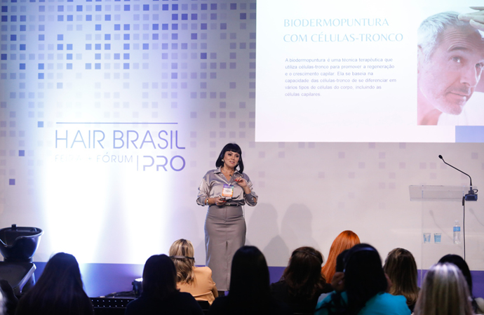 Hair Brasil 2024: Simone Borges abordou técnicas inovadoras de reconstrução capilar 